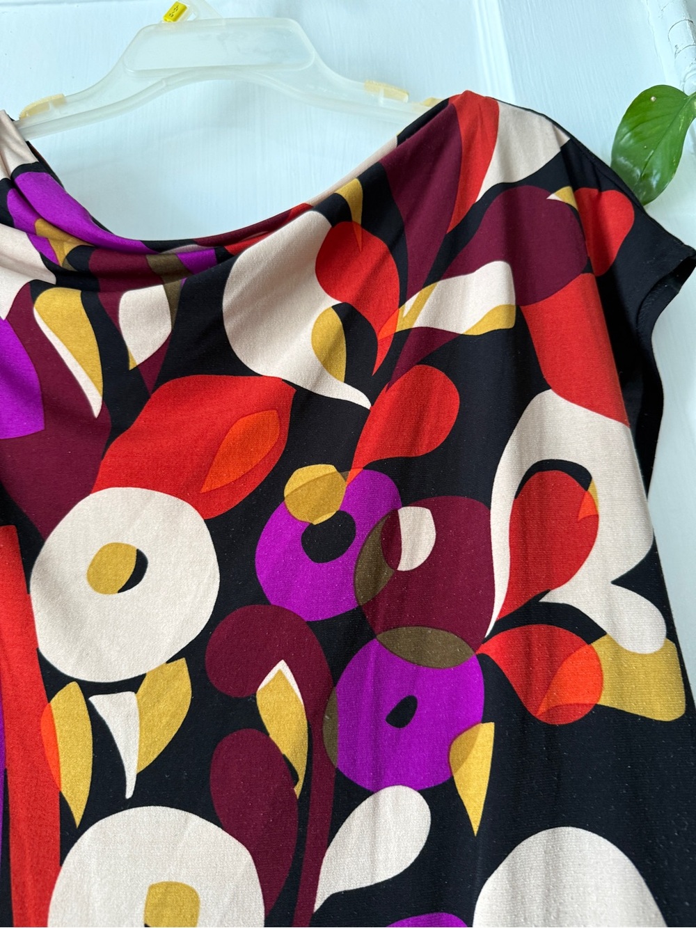 Maggy London Black Mini Dress with Red, Purple and Cream Floral Print size 8 - Picture 4 of 8